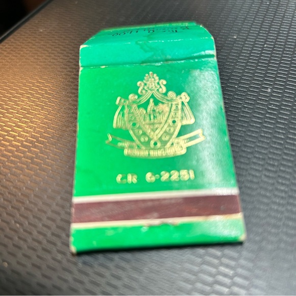 Beverly Hills Hotel Vintage Matchbooks ( 1 never struck) and a free 2nd one used - Picture 14 of 16